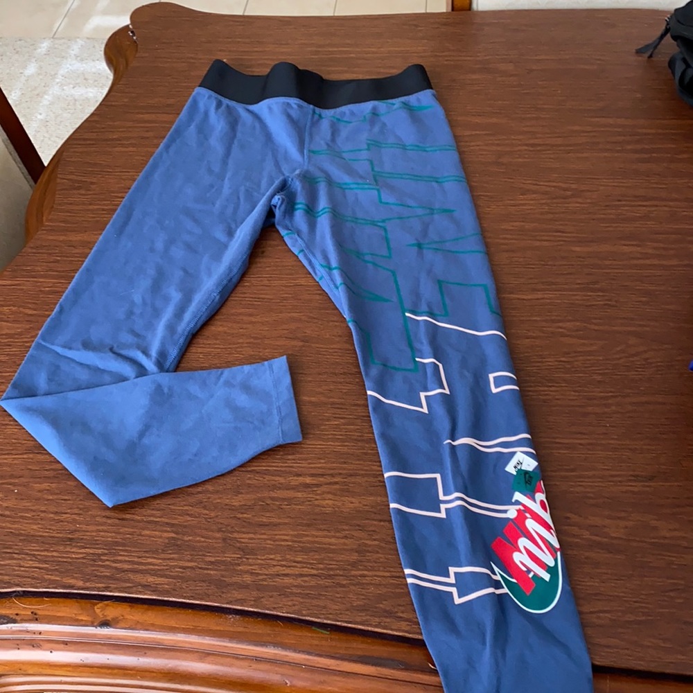 medium nike leggings